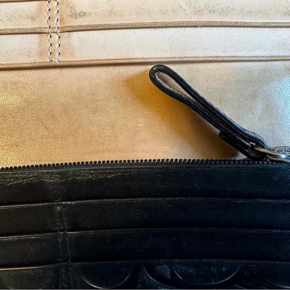 Used Coach Signature C leather checkbook wallet in black - Picture 4 of 12